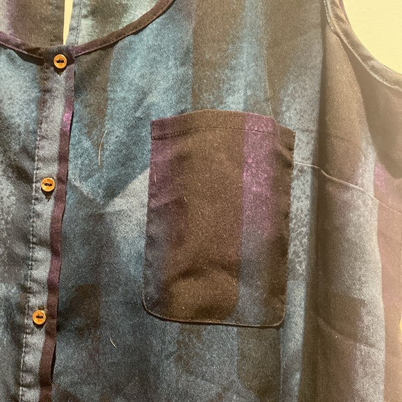 Le Chateau sleeveless blouse. Size Lg - Picture 3 of 7